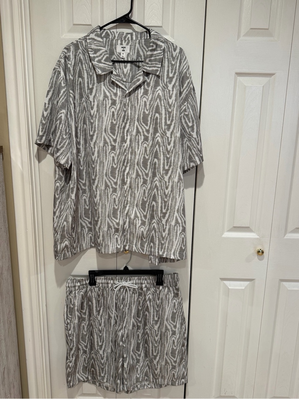 Short-Sleeve Gray & White Patterned Polo Set